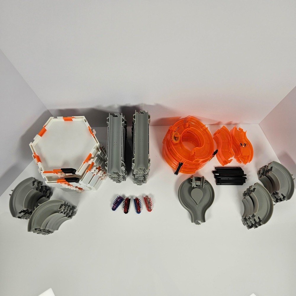 Hexbug Nano Nitro Slingshot Habitat Track Set with 4 Nano Nitro Bugs Lot